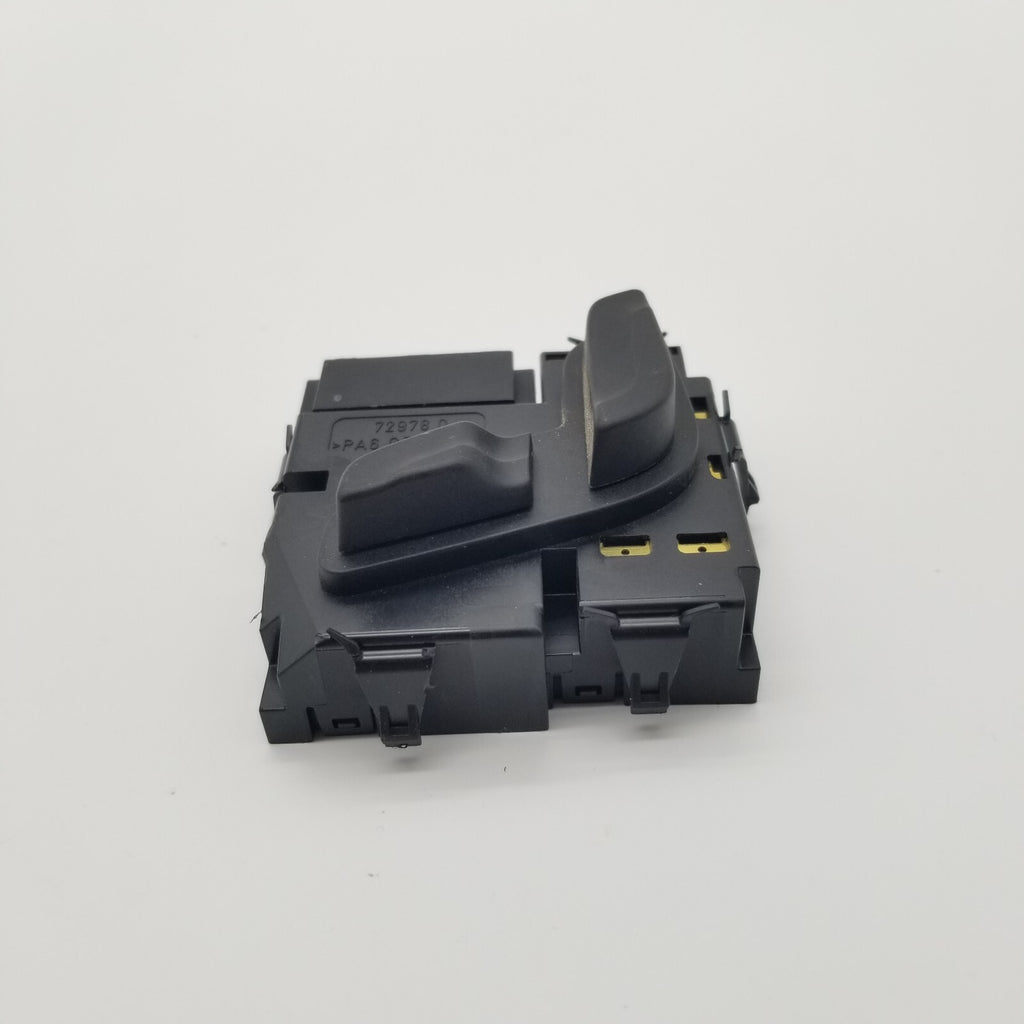 2008- 2014 MERCEDES W204 C-CLASS FRONT RIGHT SEAT ADJUSTMENT SWITCH 2048701758