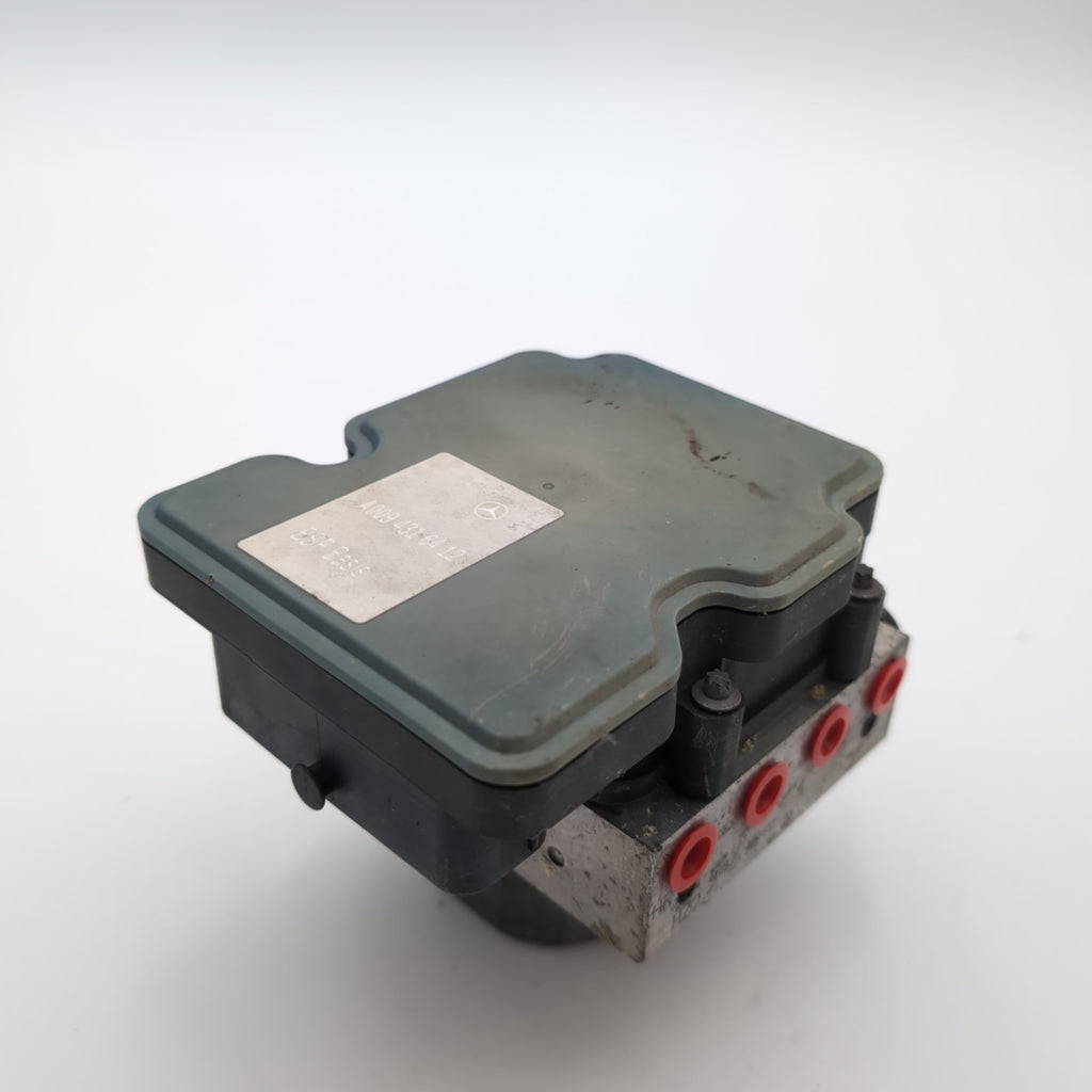 2014 2015 Mercedes CLA250 W117 ABS Anti Lock Brake Pump Control Unit A0094316412