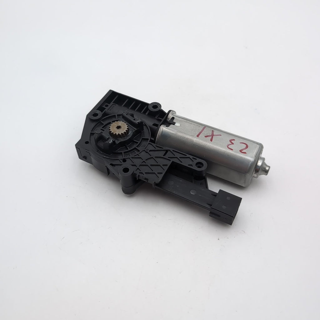 2023 2024 2025 BMW X1 U11 Panoramic Sunroof Power Sun Shade Motor OEM 9854524
