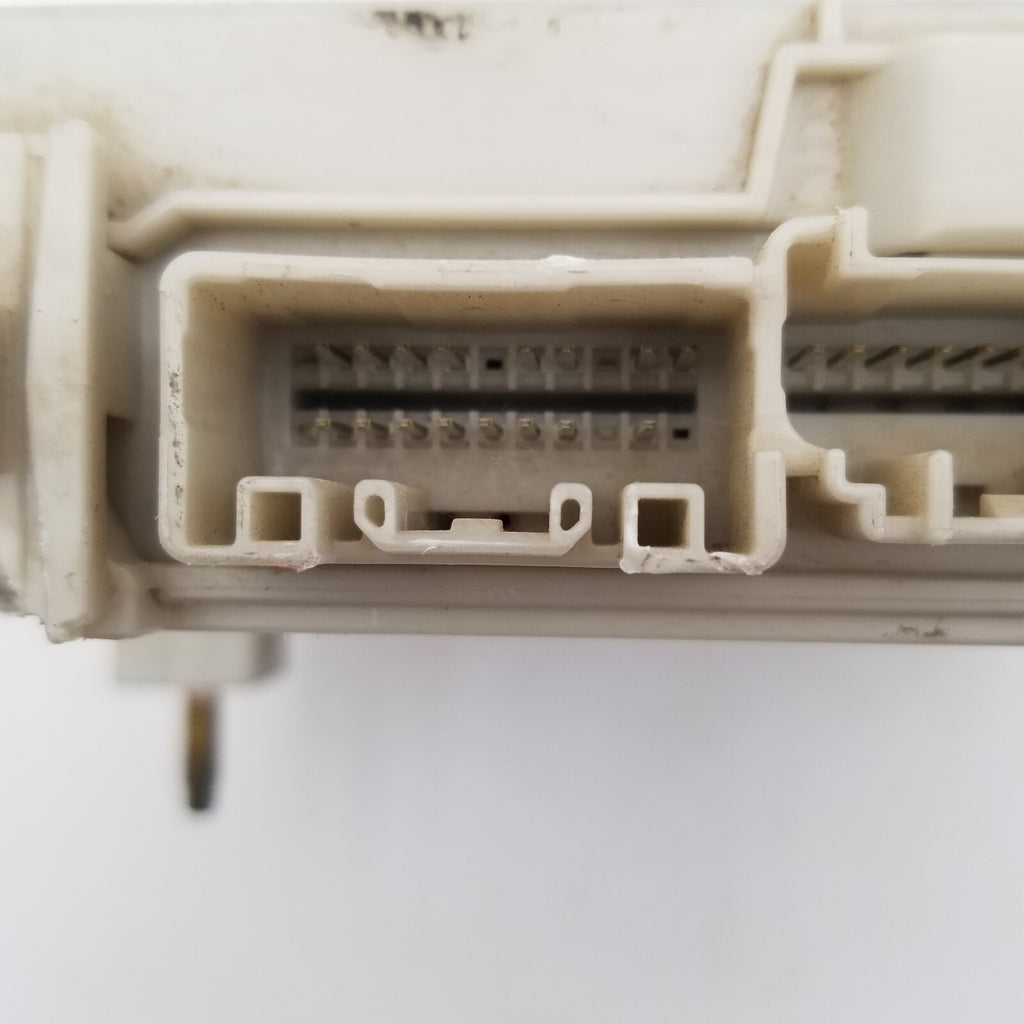 2006- 2011 LEXUS FUSE RELAY JUNCTION BOX GS430 GS350 GS300 OEM