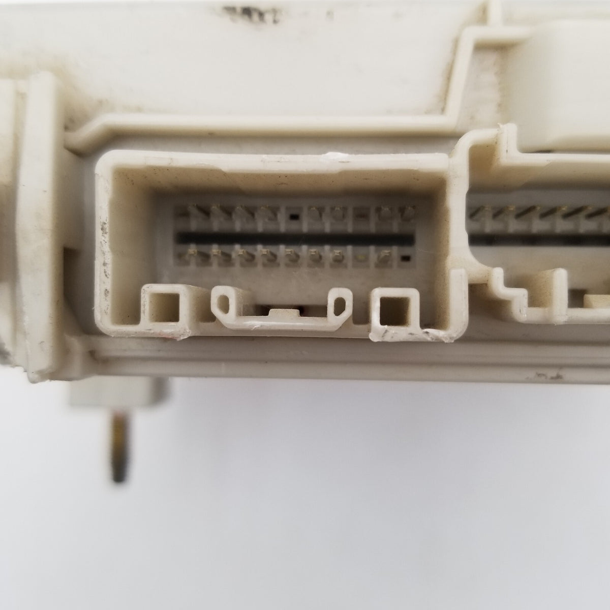 2006- 2011 LEXUS FUSE RELAY JUNCTION BOX GS430 GS350 GS300 OEM