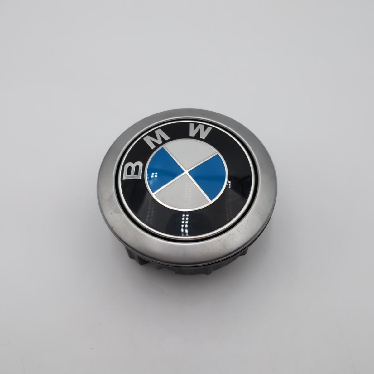 2020 - 2025 BMW X2 X4 X4M Rear Tailgate Liftgate Release Handle Emblem 7270728
