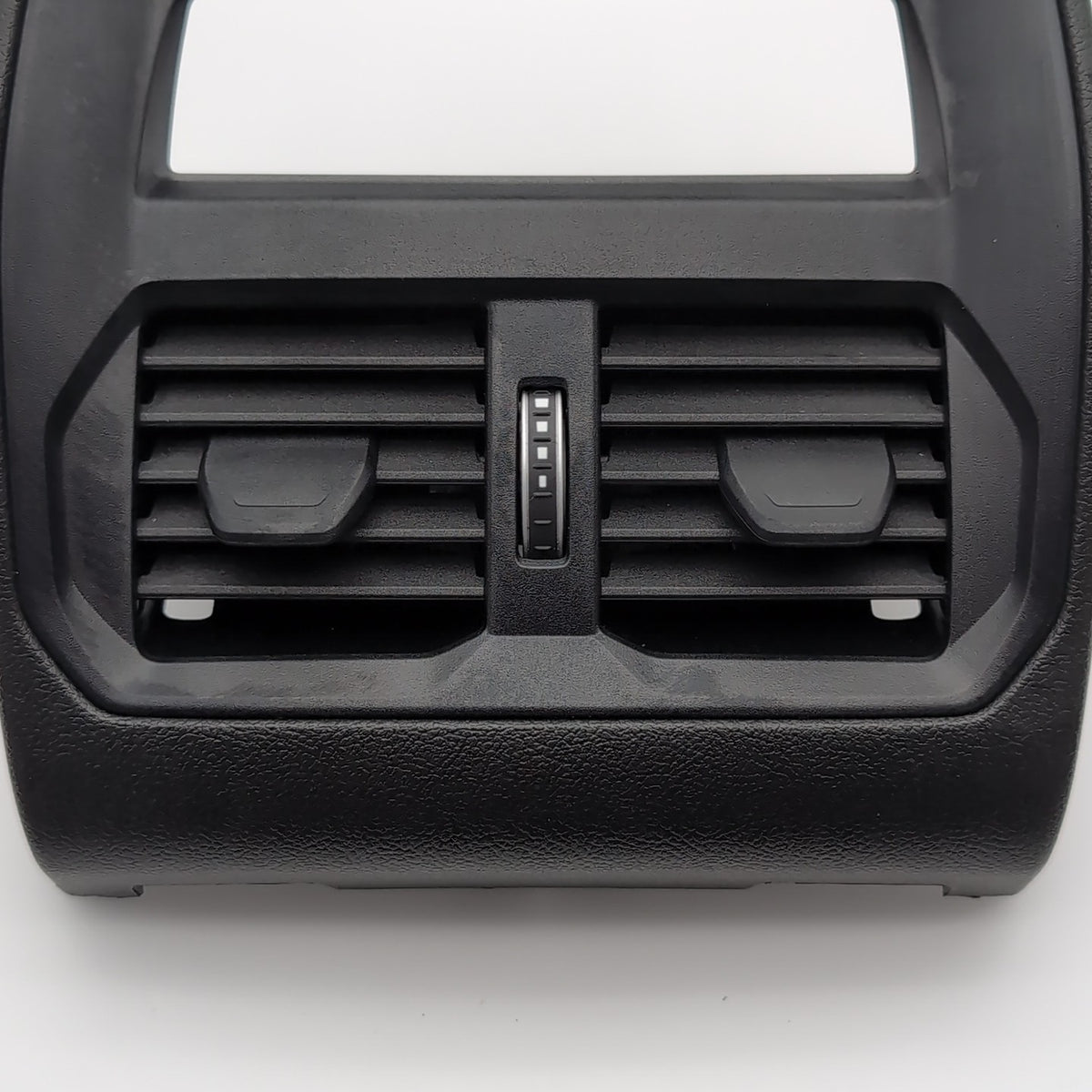 2023 BMW M240I REAR CENTER AC HEATER DASH VENT TRIM ASSEMBLY 7943079
