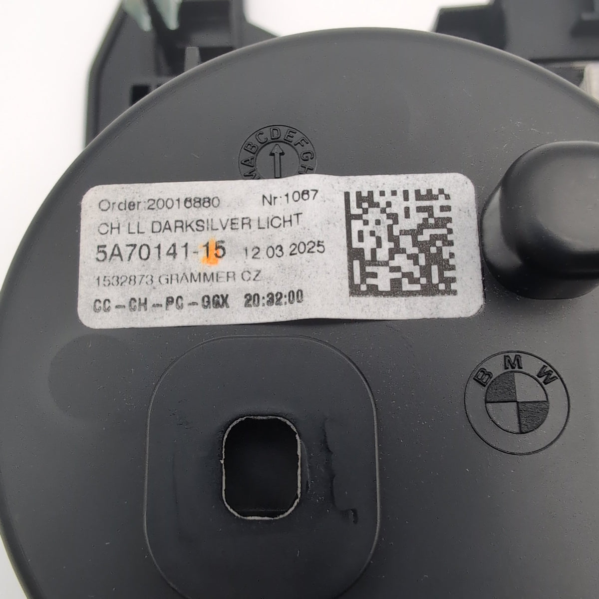 2024 2025 2026 BMW i5 540i 530i 550e G60 Center Console Cup Holder Charging Tray