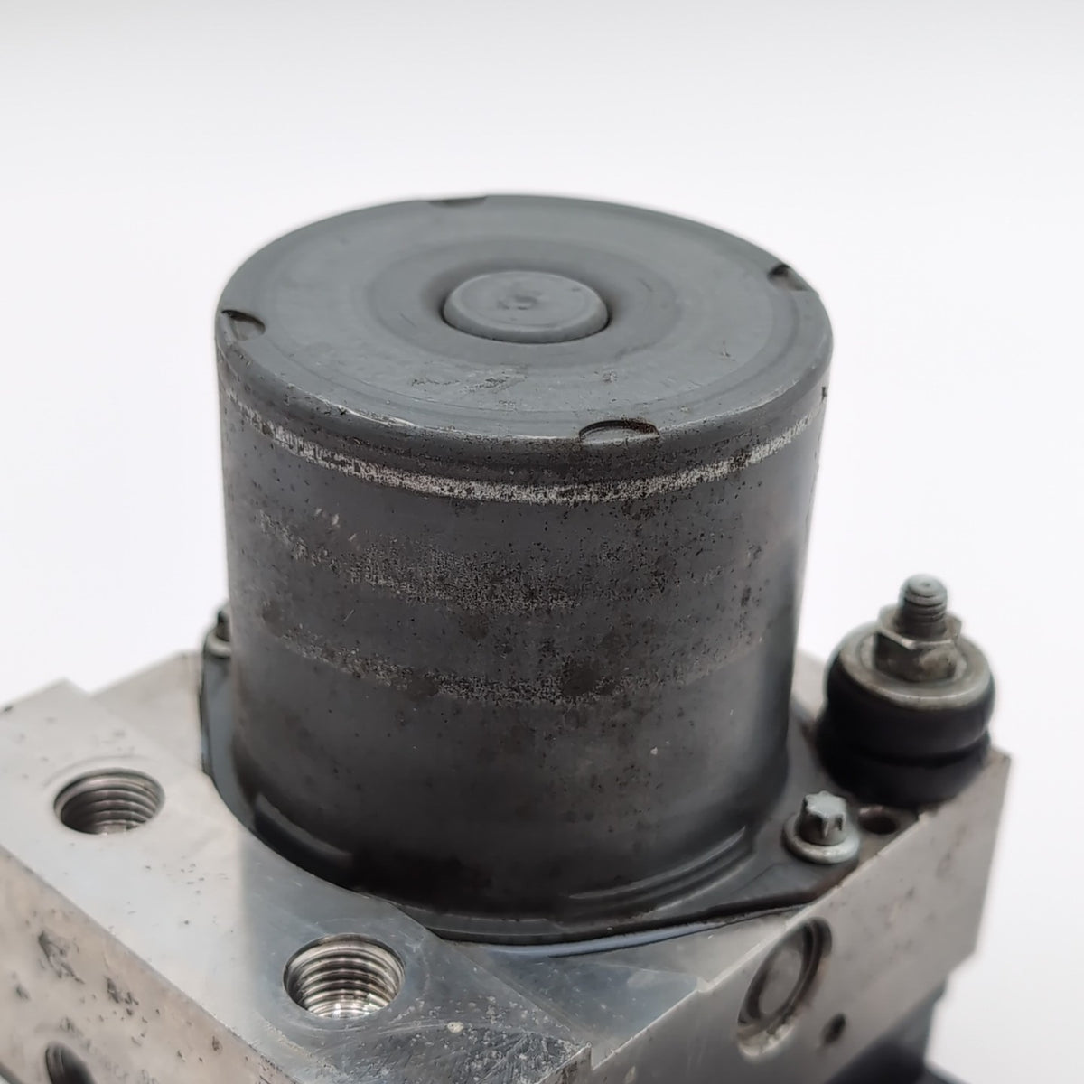 2013 Chevrolet Camaro ABS Anti Lock Brake Pump Assembly OEM 22807507