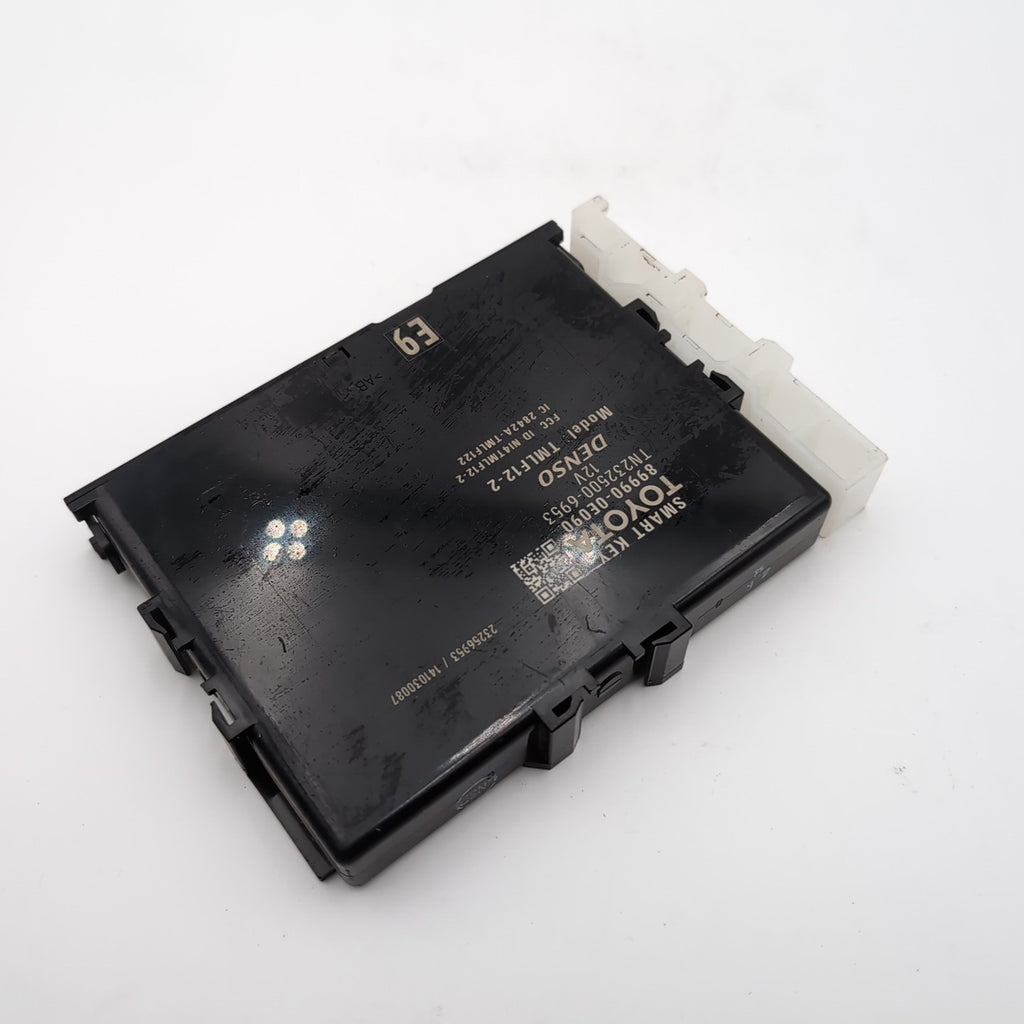2014 2015 2016 Toyota Highlander Smart Key Door Entry Control Module 89990-0E090