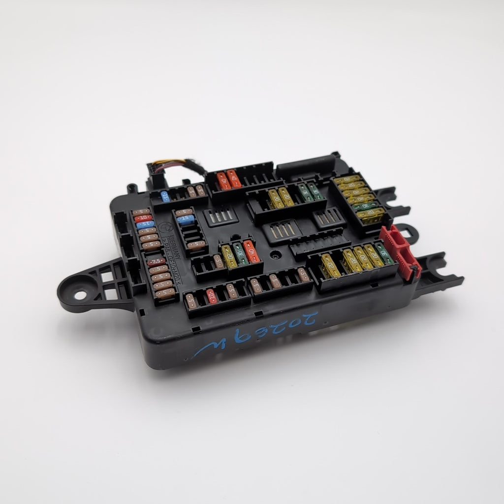 2013- 2016 BMW F30 F32 F34 F36 F80 F82 Rear Power Distribution Fuse Box 9337880