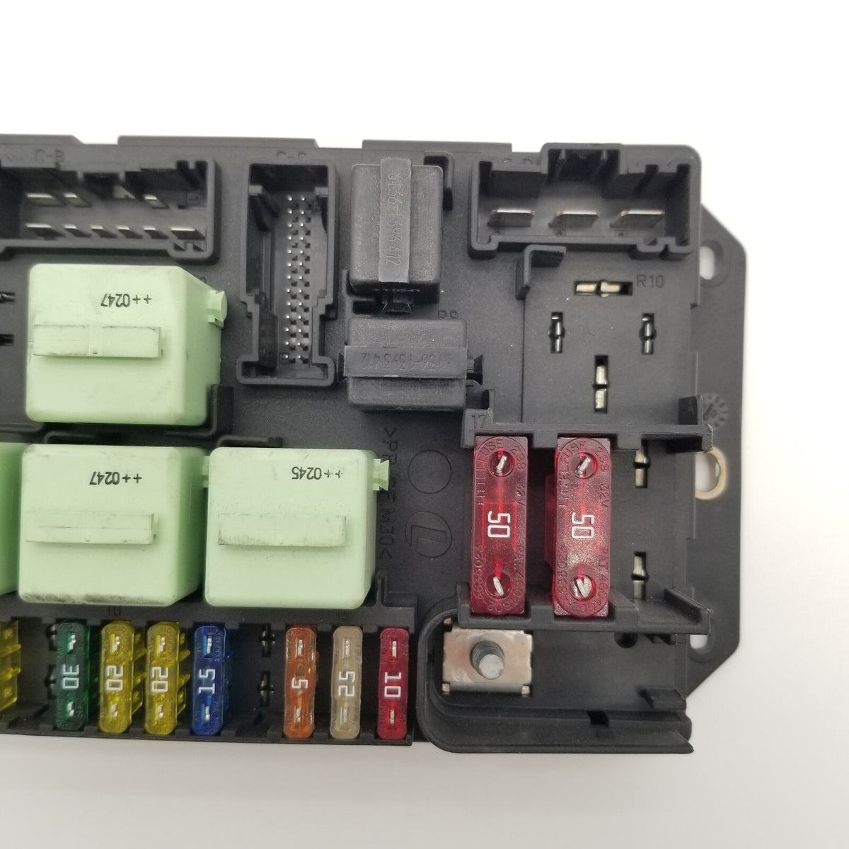 2003 2004 2005 2006 Range Rover Trunk Relay Fuse Box Rear Mounted YQE000350 OEM