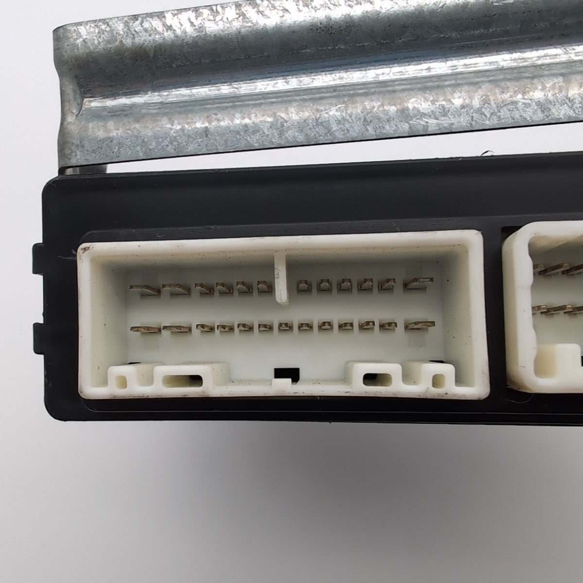 2003- 2009 Lexus GX470 Multiplex Network Body Control Module 89226-60030