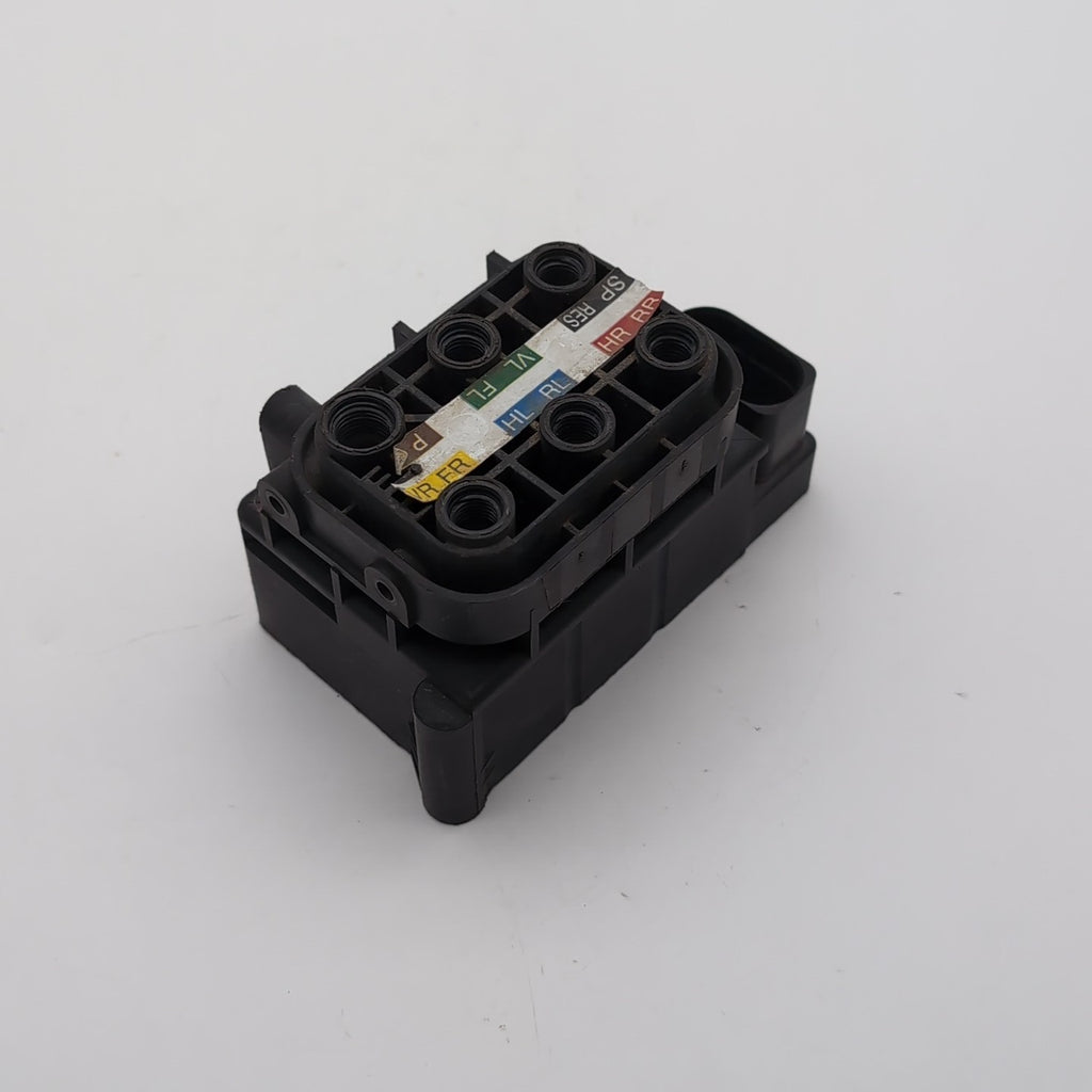 2007 2008 2009 Mercedes GL450 S550 Air Suspension Valve Block Unit A2513200058