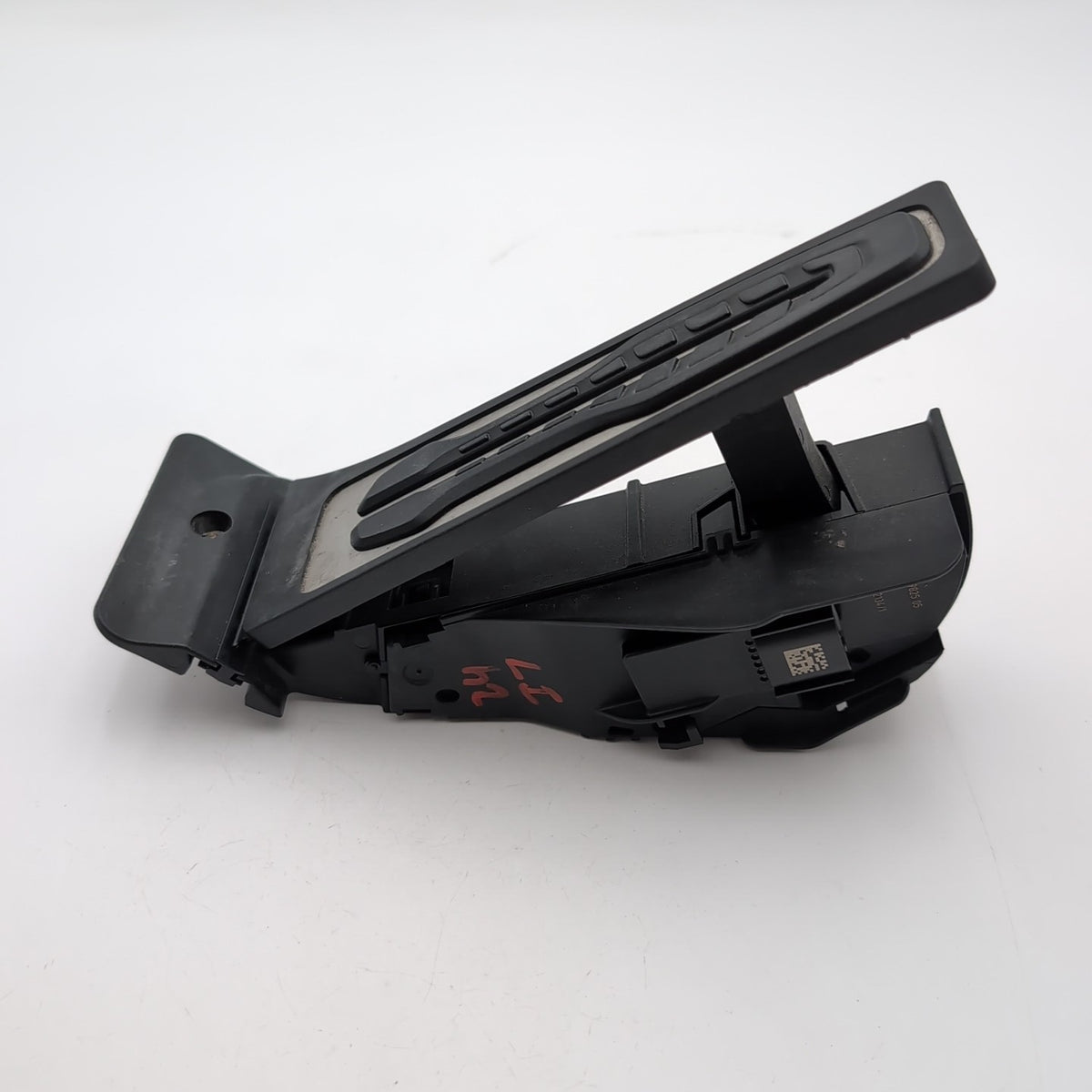 2021 - 2026 BMW G60 G70 X1 X2 Z4 Accelerator Gas Pedal OEM 6889825